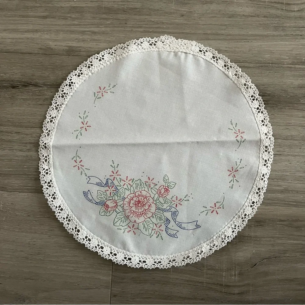 NWOT Stamped Embroidery Floral Circular Doily with Cute Edging